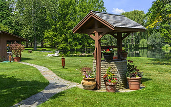 Well in Courtyard, line, courtyard, flowers, well, pond HD wallpaper