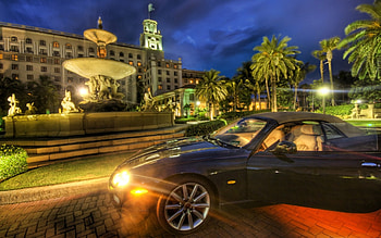 jaguar at the breakers hotel in palm beach r, night, lights, car, driveway, fountain, hotel, r HD wallpaper
