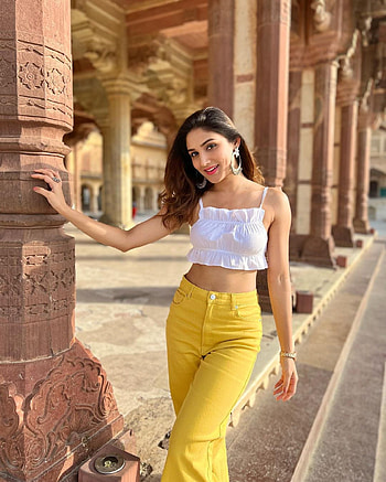 Donal Bisht, standing, sunlight HD phone wallpaper