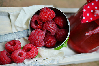 Food, Raspberry, Berries, Ripe, Juicy, Appetizing HD wallpaper