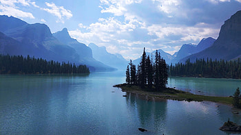 Spirit island, Maligne lake, Alberta, trees, clouds, sky, canada, mountains HD wallpaper