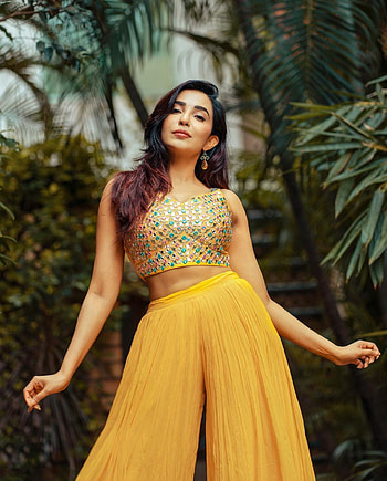 Paro Nair, sari, hair HD phone wallpaper