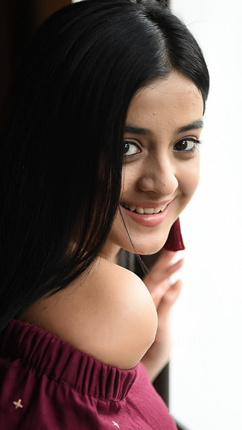 Dharshana banik, telugu actress HD phone wallpaper