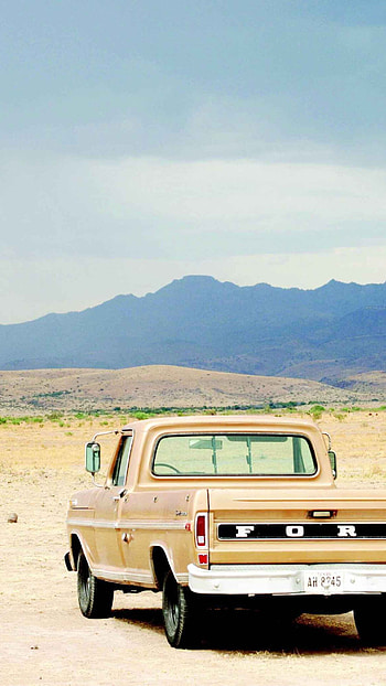 No Country For Old Men, Intense thriller, Dark characters, Suspenseful plot HD phone wallpaper