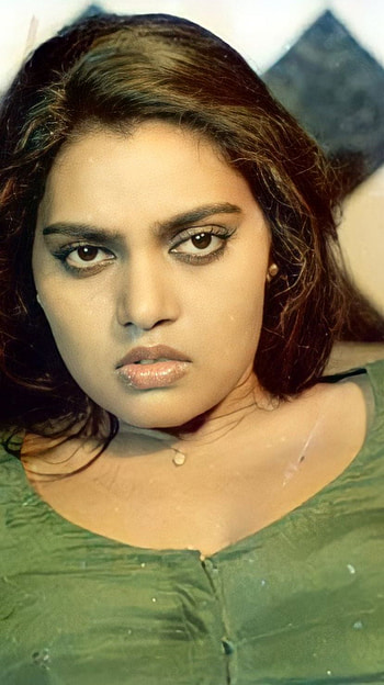 Silk Smitha, multilingual actress HD phone wallpaper