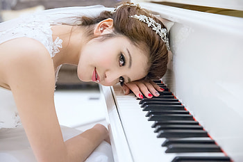 Lovely Bride, model, piano, bride, woman HD wallpaper