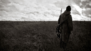 Hunter in Field, russian, awesome, hunter, russia, sniper, old, field, view, sky HD wallpaper