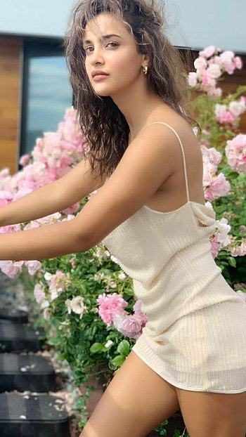 Aisha Sharma, Aisha Sharma Actress HD phone wallpaper