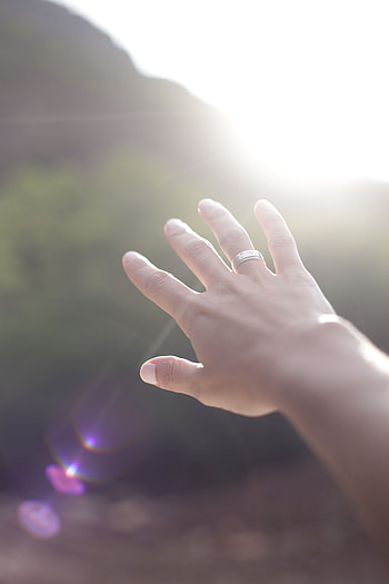 Sun, Glare, Hand, Miscellanea, Miscellaneous, Sunlight, Fingers HD phone wallpaper