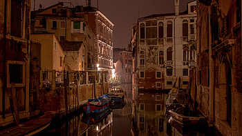 Venice, Night-time exploration, Streets of Venice, Romantic atmosphere HD wallpaper