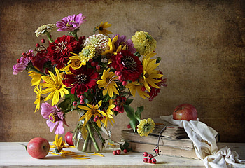 Bright Still Life, vase, beautiful, fruits, daisies, books, pink, bright, yellow, red, lovely HD wallpaper
