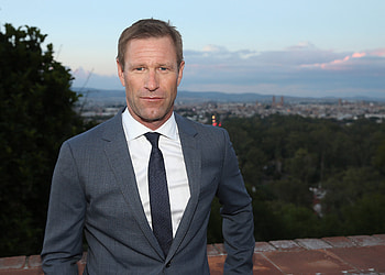 Aaron Eckhart, Movies, Stranger yelled, Elevator HD wallpaper