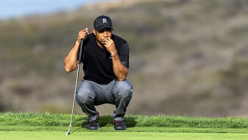 Tiger Woods , Golfing icon, Successful career, Memorable moments HD wallpaper