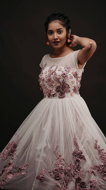 Anikha Surendran, Tollywood Actress HD phone wallpaper