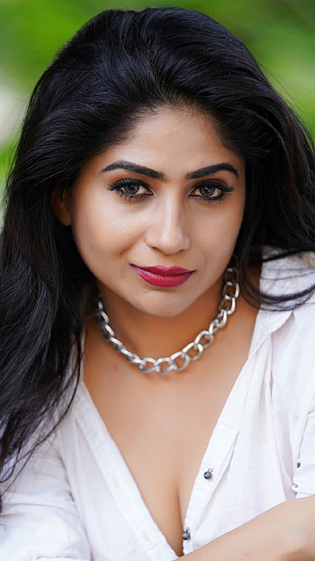Madhulagna Das, cleavage, telugu actress HD phone wallpaper