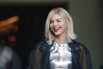Kendall Jenner Smiling, kendall-jenner, model, girls, celebrities HD wallpaper