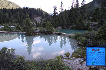 Lake at Johnston Canyon Banff, graphy, Lakes, green, trees, mountains HD wallpaper