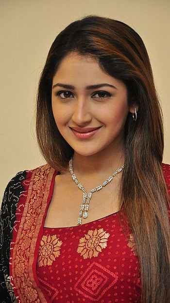 Sayesha Saigal, Beautiful Sayesha HD phone wallpaper