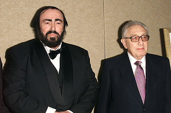 Luciano Pavarotti, Stole Henry Kissinger's steak HD wallpaper