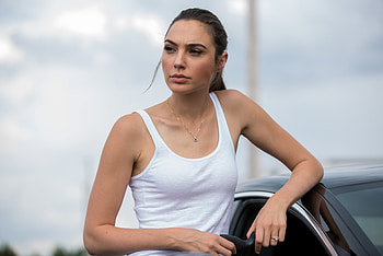 Gal Gadot In Keeping Up With The Joneses , gal-gadot, celebrities, girls HD wallpaper