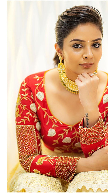Sreemukhi, telugu actress, model, anchor HD phone wallpaper