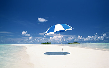 Stunning beah, summer, sand, trpical, parasol, beach HD wallpaper