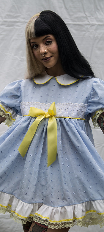 Tattooed Two-Tone Songstress — Baby-Doll Dress , tattoo, dress, singer, American, music HD phone wallpaper