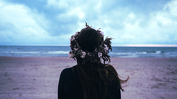Flower Crown On Head , girls, model HD wallpaper