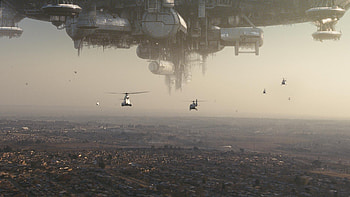 Intense action scenes, Extraterrestrial encounter, Alien weaponry, Urban warfare HD wallpaper