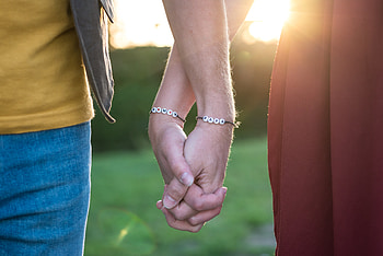 Miscellanea, Miscellaneous, Couple, Pair, Hands, Fingers, Touching, Touch, Bracelets HD wallpaper