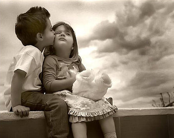Is He the One..... Not sure ..., maybe love, kiss, sky, maybe not HD wallpaper