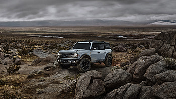 2022 Ford Bronco, Off-road Driving HD wallpaper