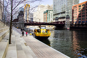 Water taxis, Chicago Riverwalk HD wallpaper