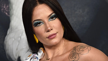 Halsey, Breaking stereotypes, Working while pregnant, Empowering message HD wallpaper