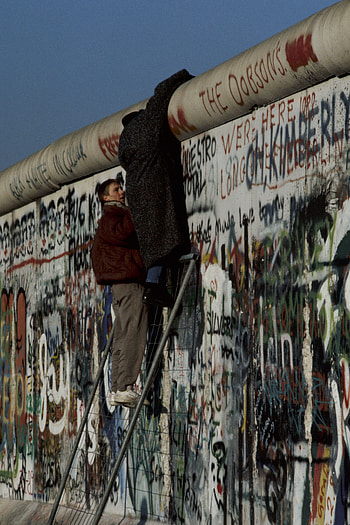 NATO media library, Fall of the Berlin Wall, November 1989, Historic event HD phone wallpaper