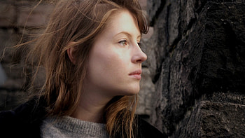 Charlotte de Witte, Techno queen, Powerful beats, Underground vibes HD wallpaper