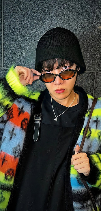 J-hope, bts, finger, glasses, jhope, bts_wallpqpers, kpop, jhope HD phone wallpaper
