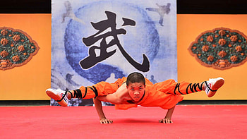 Chinese Shaolin Kung Fu, Stunts and performances, Celebrating ties, Impressive acrobatics HD wallpaper