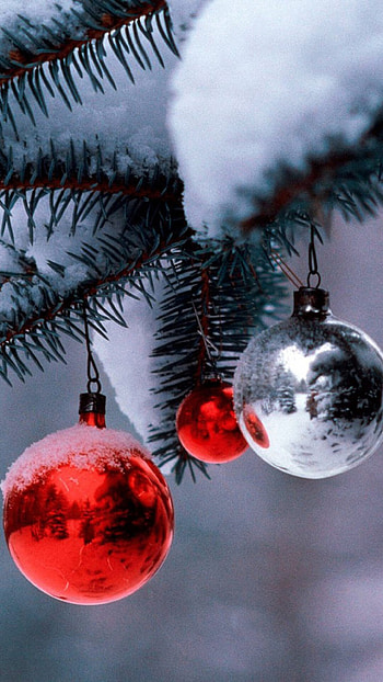 Weekly , Christmas theme, Seasonal decorations, Festive spirit HD phone wallpaper