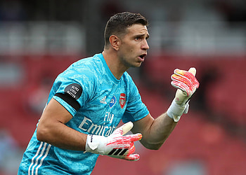 Emiliano Martinez in Action - Soccer, soccer, Emiliano Martinez HD wallpaper