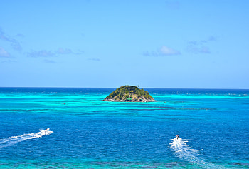 Getting to Providencia, Island hopping, Colombian adventure, Caribbean island connection HD wallpaper