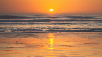 Beach sunrise, Golden line, Apart hotel, Mesmerizing scene HD wallpaper