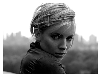 Sienna Miller, moody, actress, black and white HD wallpaper