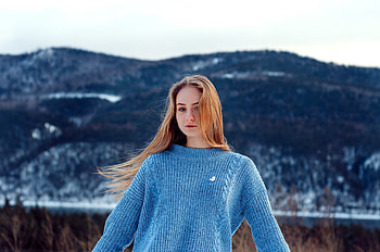 Winter, outdoor, woman model, blue sweater HD wallpaper