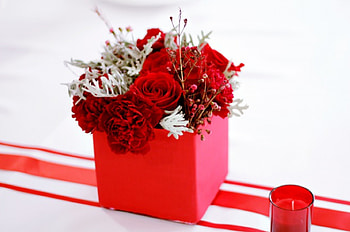 ๑~๑ Love Is In The Air ๑~๑, design, roses, entertainment, floral, pasion, beautiful, arrangement, candle, love, air, red, centerpiace, forever HD wallpaper