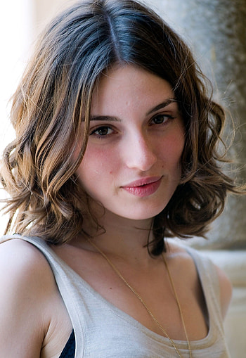 Mara Valverde HD phone wallpaper