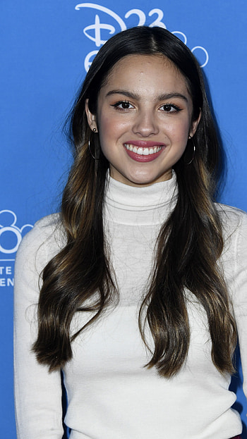 Olivia Rodrigo, hollywood actress, model HD phone wallpaper