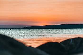Blue Sea Under Orange Sky, sky, sea, sunset, nature HD wallpaper