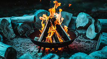 Cozy Fire Pit Glow - Ultra, fire pit, Cozy, campfire, fire, wood HD wallpaper