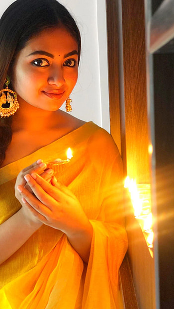 Shalin zoya, malayalam actress, saree beauty HD phone wallpaper